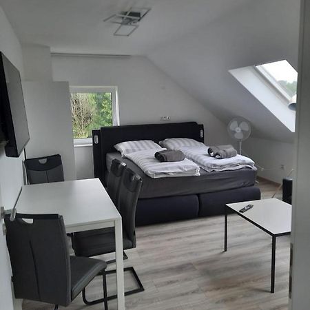 Ferienwohnung Apartment - Free Parking - Wifi - Kitchen เอสเซน ภายนอก รูปภาพ