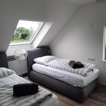 Ferienwohnung Apartment - Free Parking - Wifi - Kitchen เอสเซน ภายนอก รูปภาพ